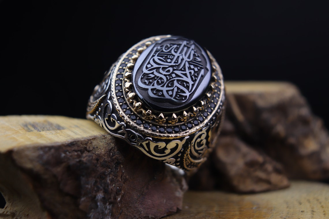 "La Tahzen Innallahe Meana" Arabic Don't worry, Allah is with us is engraved on the Hematite Stone. 925 Sterling Silver Men's Ring1